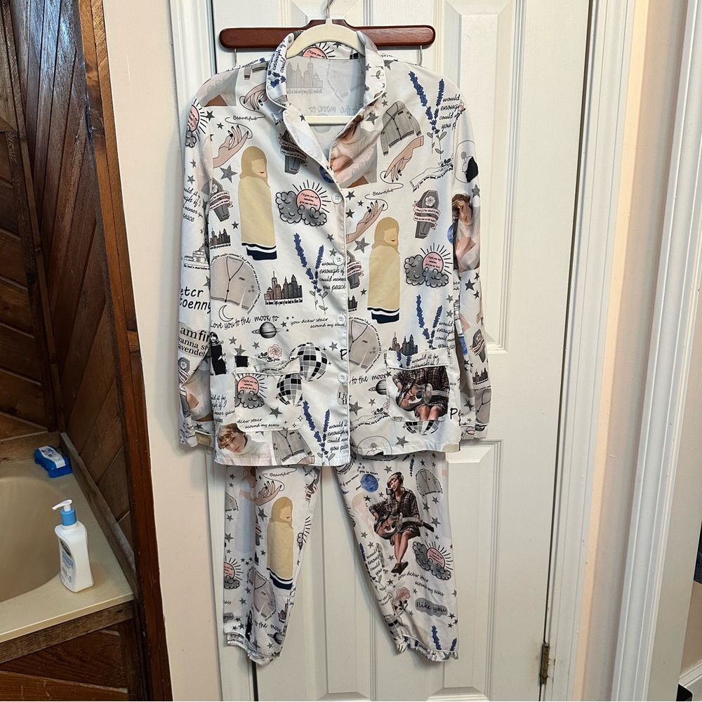 Taylor Swift Silky Pajama Set Pjs  Womens Small Bad Blood 1989 Shake‎ It